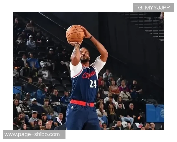 诺曼鲍威尔状态低迷14投仅4中贡献17分4篮板2抢断并有5次失误正负值为负8 诺曼鲍威尔状态低迷14投仅4中贡献17分4篮板2抢断并有5次失误正负值为负8